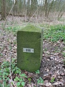 698-beek-korterbos-parkeerplaats-benzinepomp2