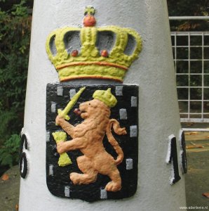 256-grenspaal-putte-detail