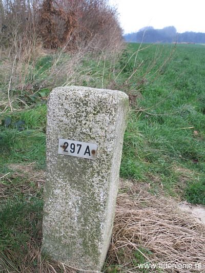 297a-broeksittard
