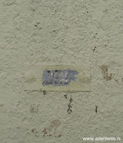 299-broeksittard-witte-paal-detail