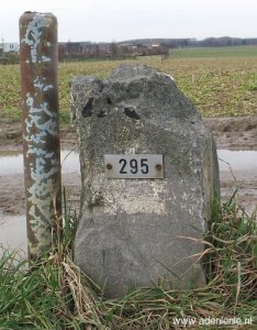 295-grenspaal-295-hillensberg-2