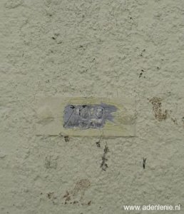 299-broeksittard-witte-paal-detail