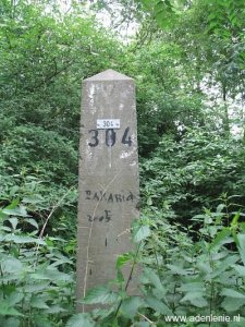 304-grenspaal-achter-hondenuitlaatterrein-broek-sittard