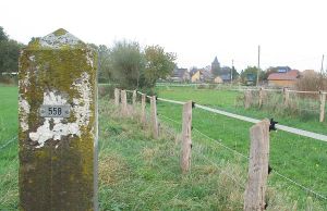 558-grenspaal-kerk-hommersum