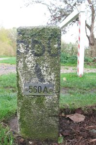 560a-tussengrenspaal