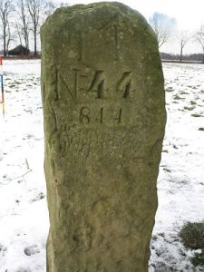 844d-twee-bijzondere-palen-3
