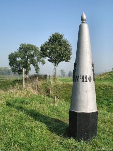 110n-grenspaal-dorpje-aan-de-maas-2