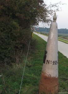 115b-grenspaal-meeswijk-2