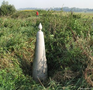 115n-grenspaal-bij-beekje-urmond-lenie