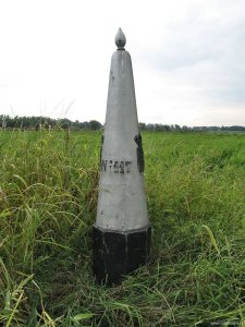 117n-grenspaal-omgeving-berg