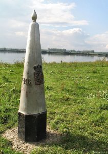 118b-grenspaal-kerkeweerd-2