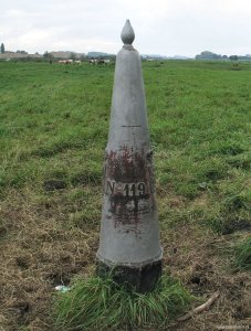119n-grenspaal-grevenbicht-schuurpaal