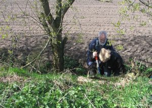 014-grenspalenwandeling-herman-helpt-lenie